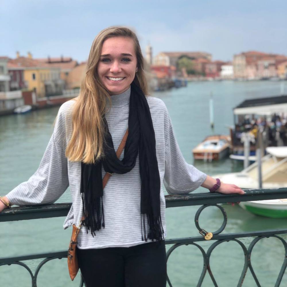 Meet your Posher, Courtney
